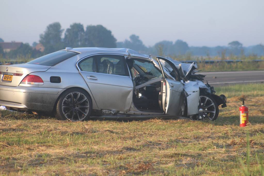 Auto rijdt op vrachtwagen bestuurder komt om