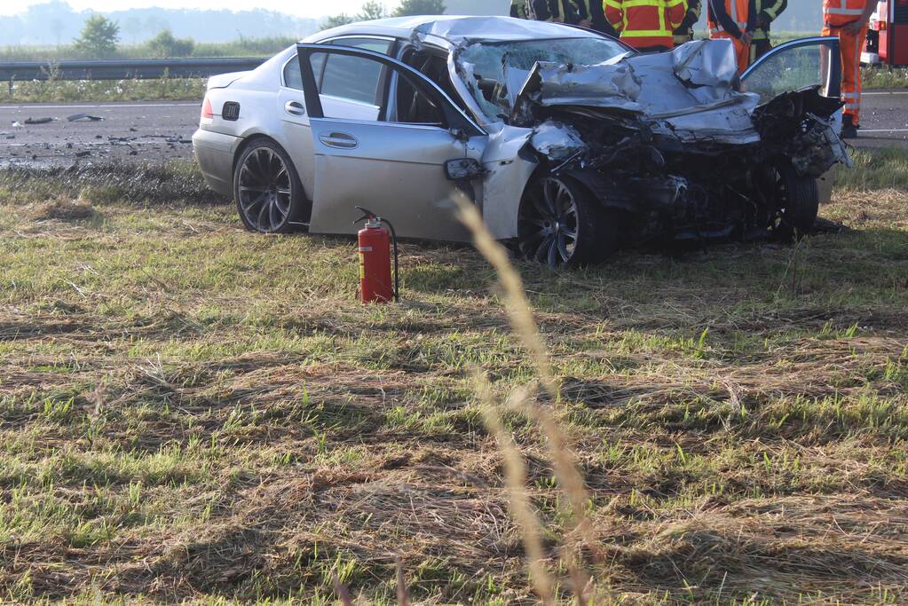 Auto rijdt op vrachtwagen bestuurder komt om