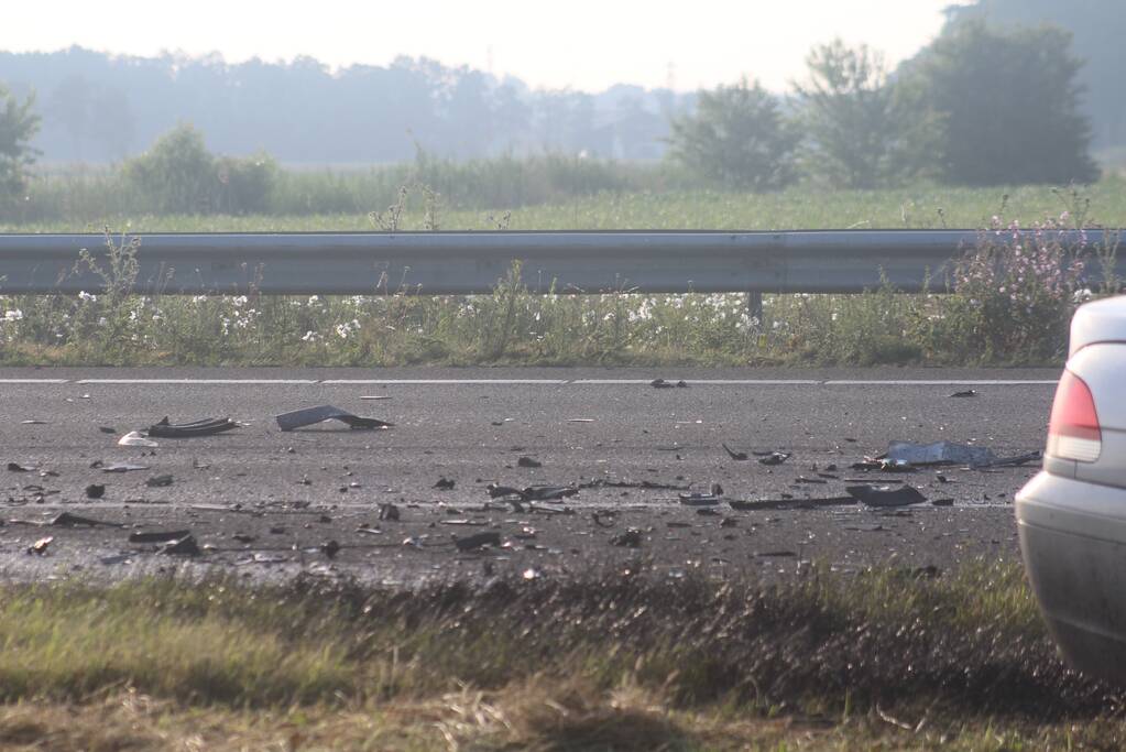 Auto rijdt op vrachtwagen bestuurder komt om