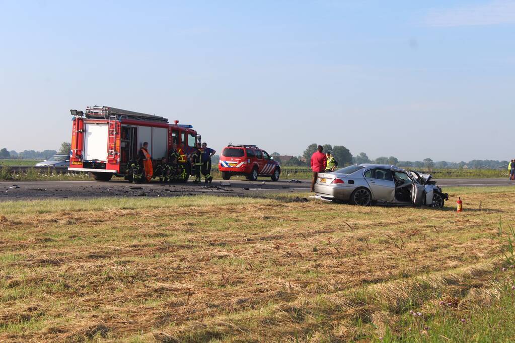 Auto rijdt op vrachtwagen bestuurder komt om