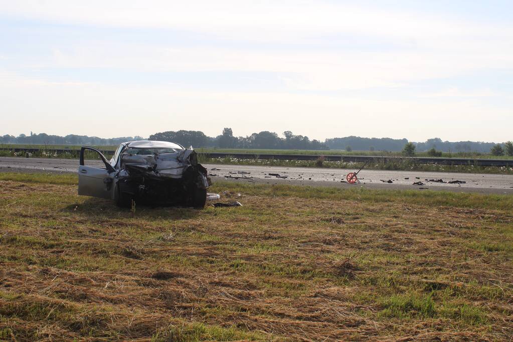 Auto rijdt op vrachtwagen bestuurder komt om