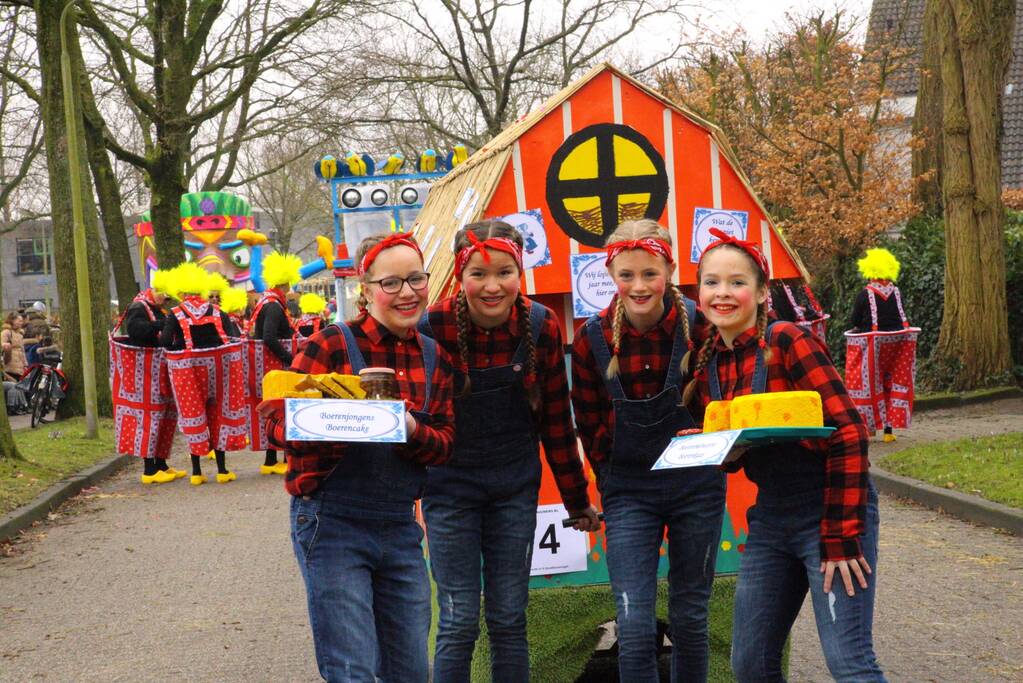 Drukke gezelligheid bij 41e carnavalsoptocht