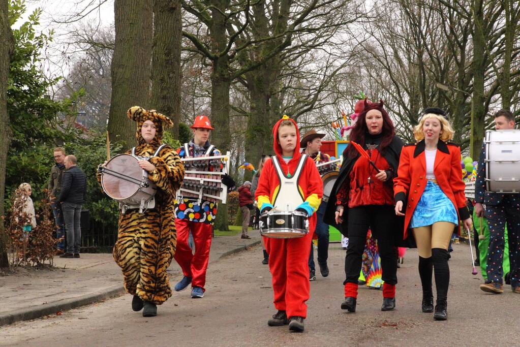 Drukke gezelligheid bij 41e carnavalsoptocht