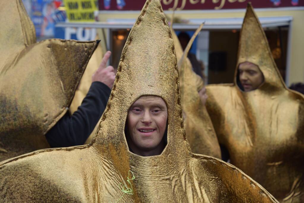 Drukke gezelligheid bij 41e carnavalsoptocht