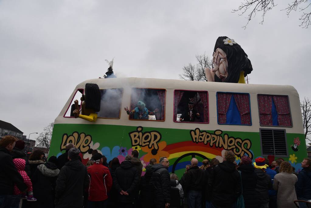 Drukke gezelligheid bij 41e carnavalsoptocht