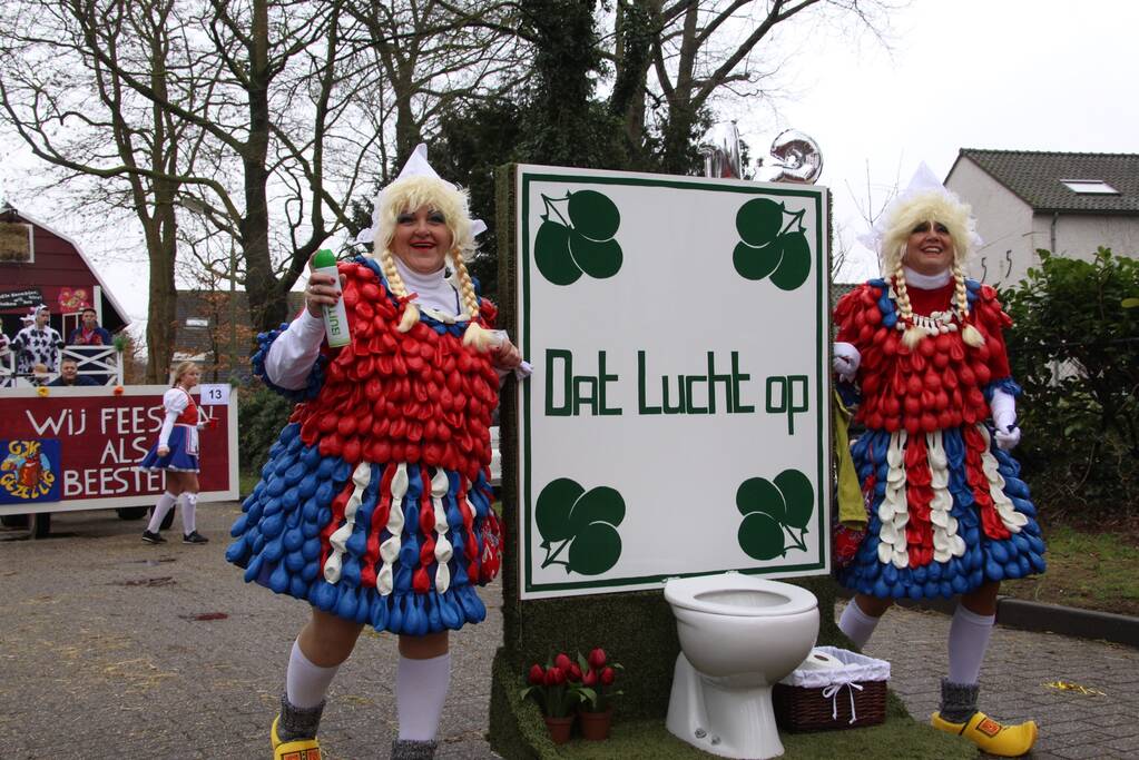 Drukke gezelligheid bij 41e carnavalsoptocht