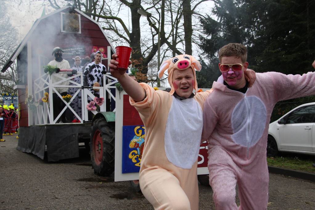 Drukke gezelligheid bij 41e carnavalsoptocht