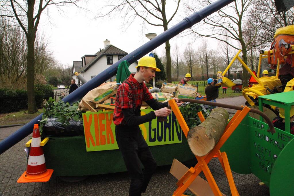 Drukke gezelligheid bij 41e carnavalsoptocht