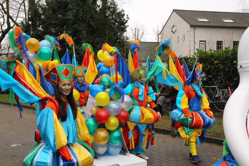 Drukke gezelligheid bij 41e carnavalsoptocht