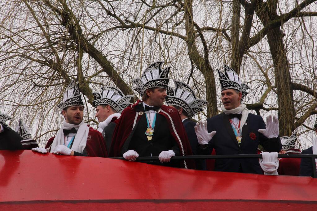 Drukke gezelligheid bij 41e carnavalsoptocht