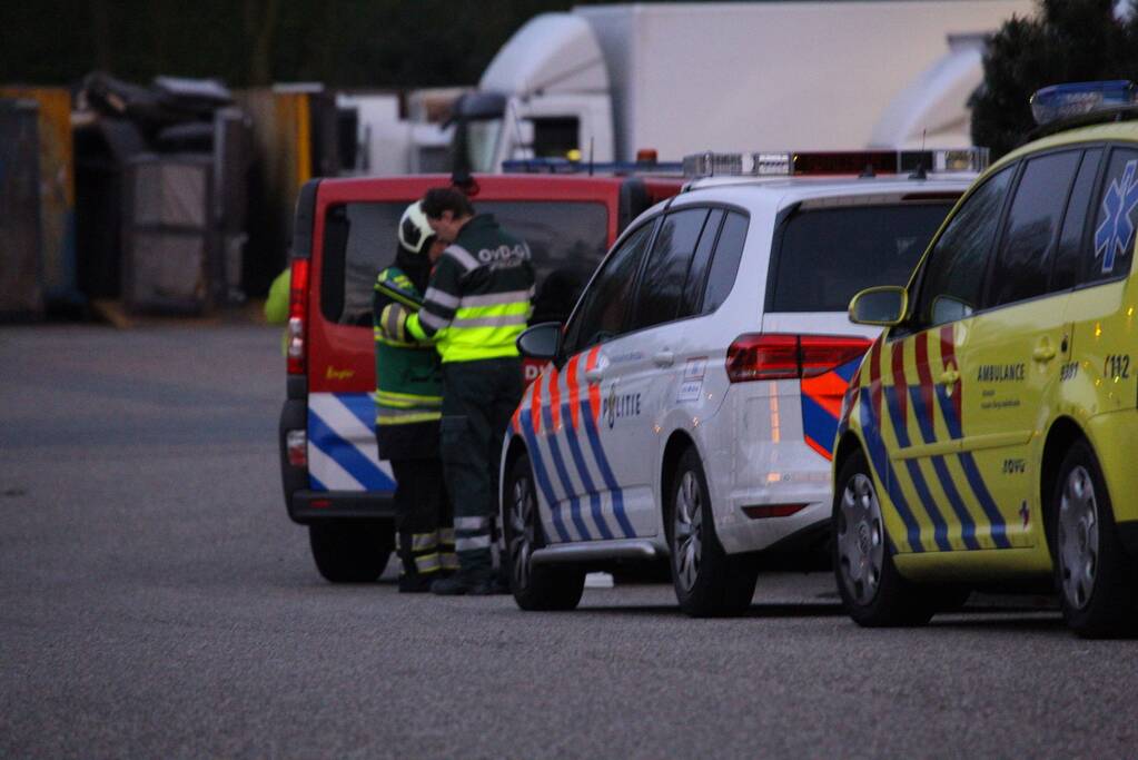 Vrachtwagen lekt onbekende vloeistof