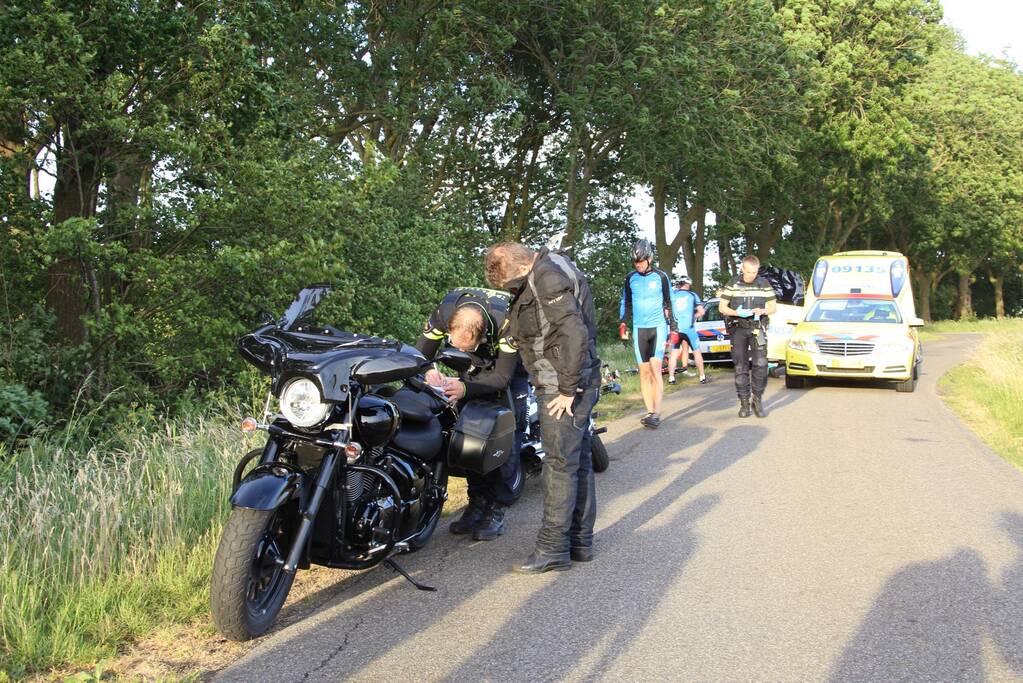 Wielrenners gewond na botsing met motorrijders