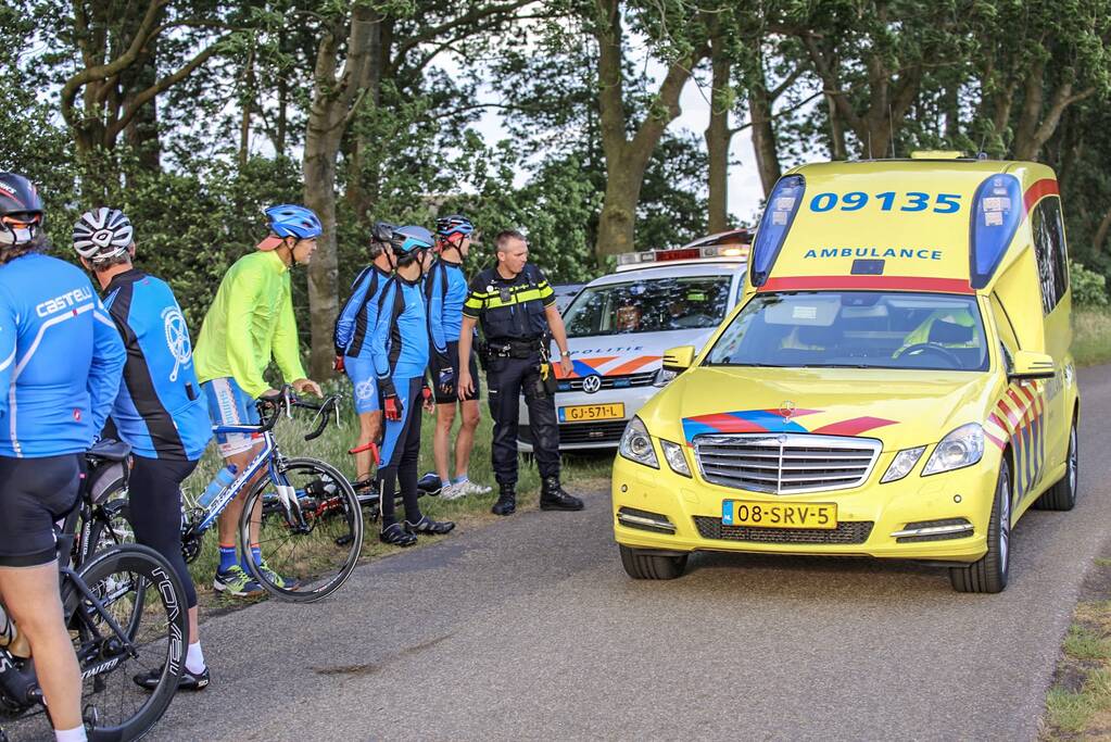 Wielrenners gewond na botsing met motorrijders