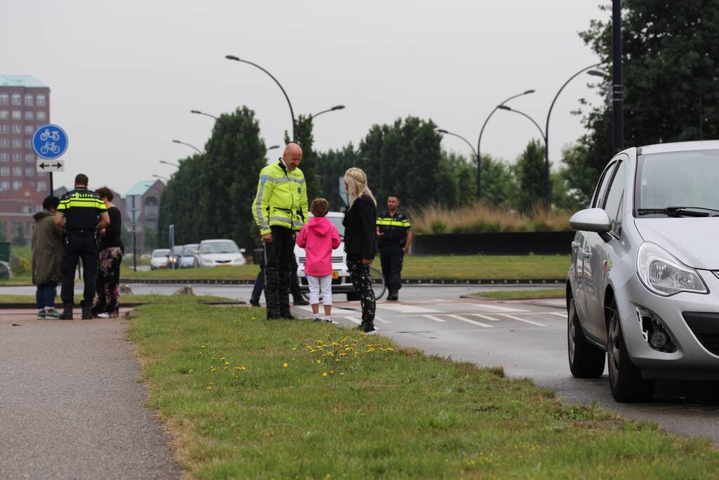 Moeder en kind geschrokken na botsing met fietser