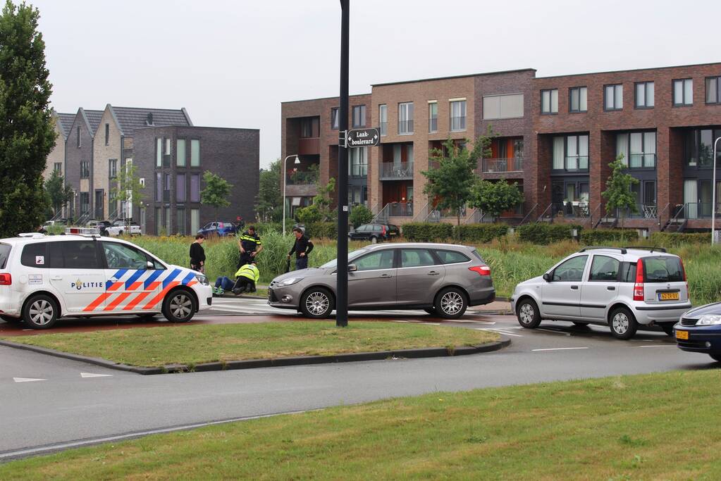 Moeder en kind geschrokken na botsing met fietser