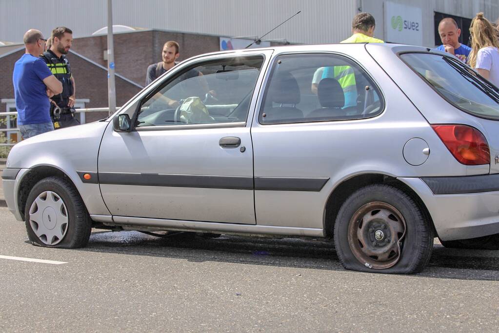 Twee auto's gelanceerd na defecte brug