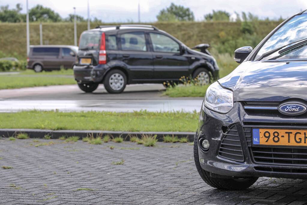 Kop-staartbotsing op rotonde