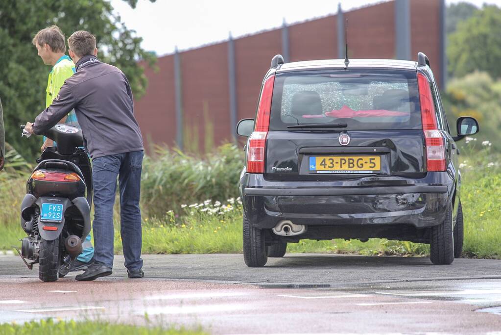 Kop-staartbotsing op rotonde