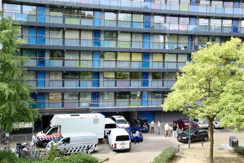 Dode man in flatwoning aangetroffen