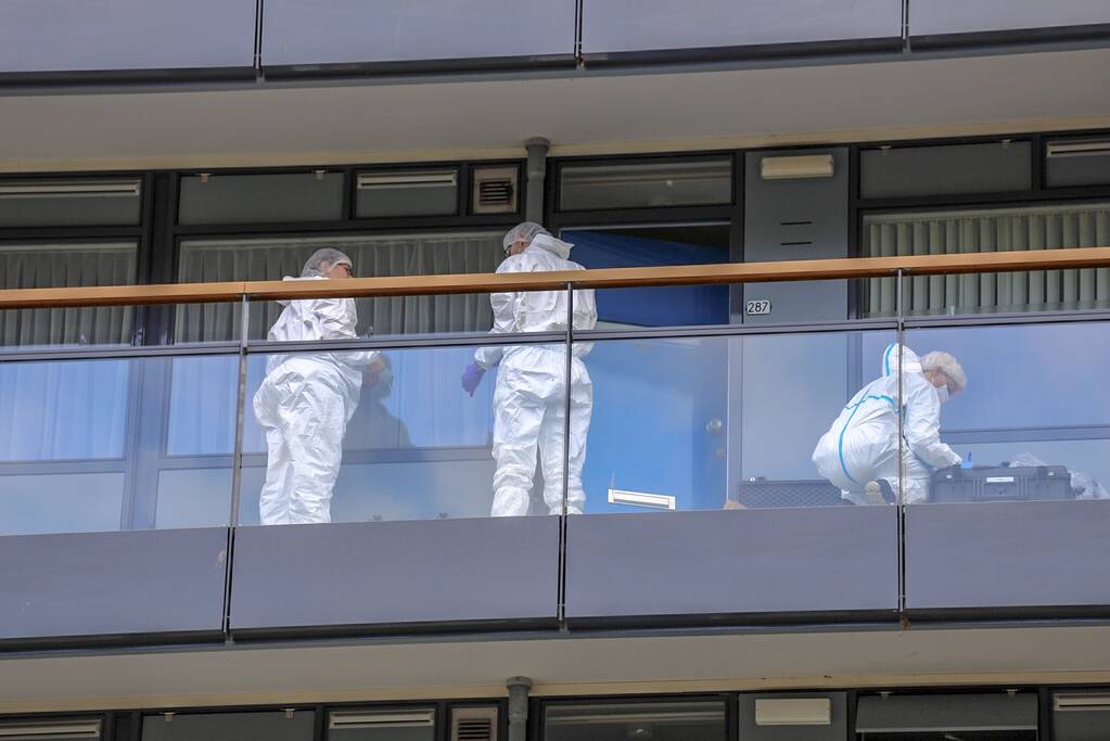 Dode man in flatwoning aangetroffen