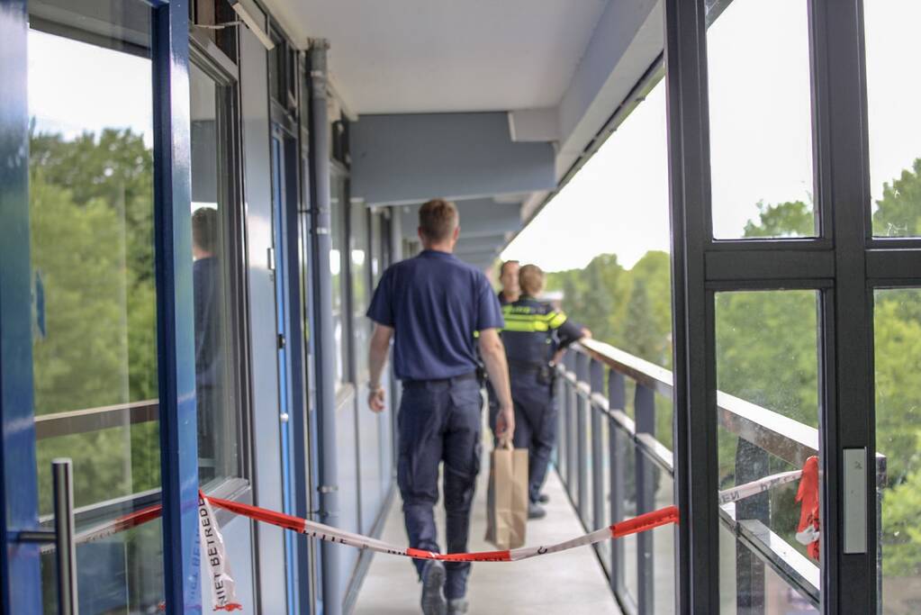 Dode man in flatwoning aangetroffen