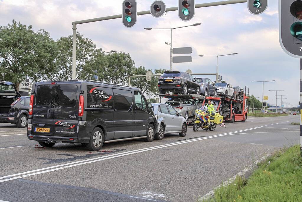 Flinke crash bij kop-staartbotsing