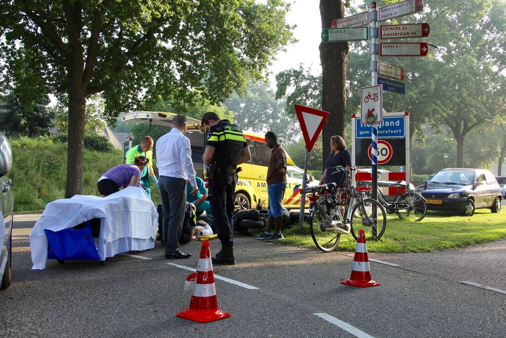 Scooterrijder gewond na aanrijding auto