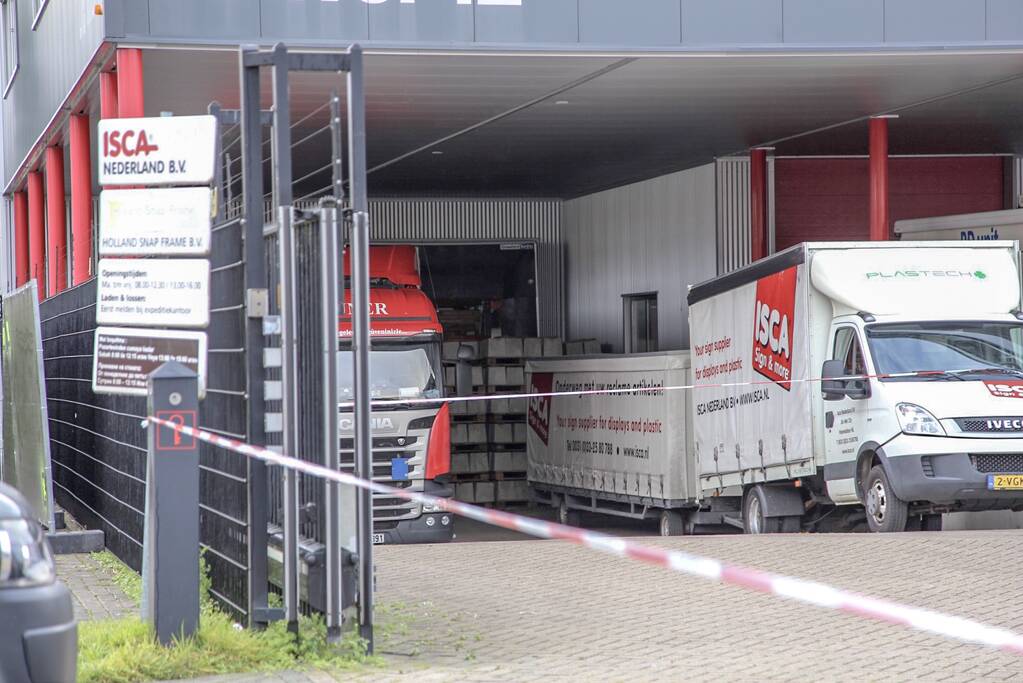 Lichaam aangetroffen in oplegger van vrachtwagen