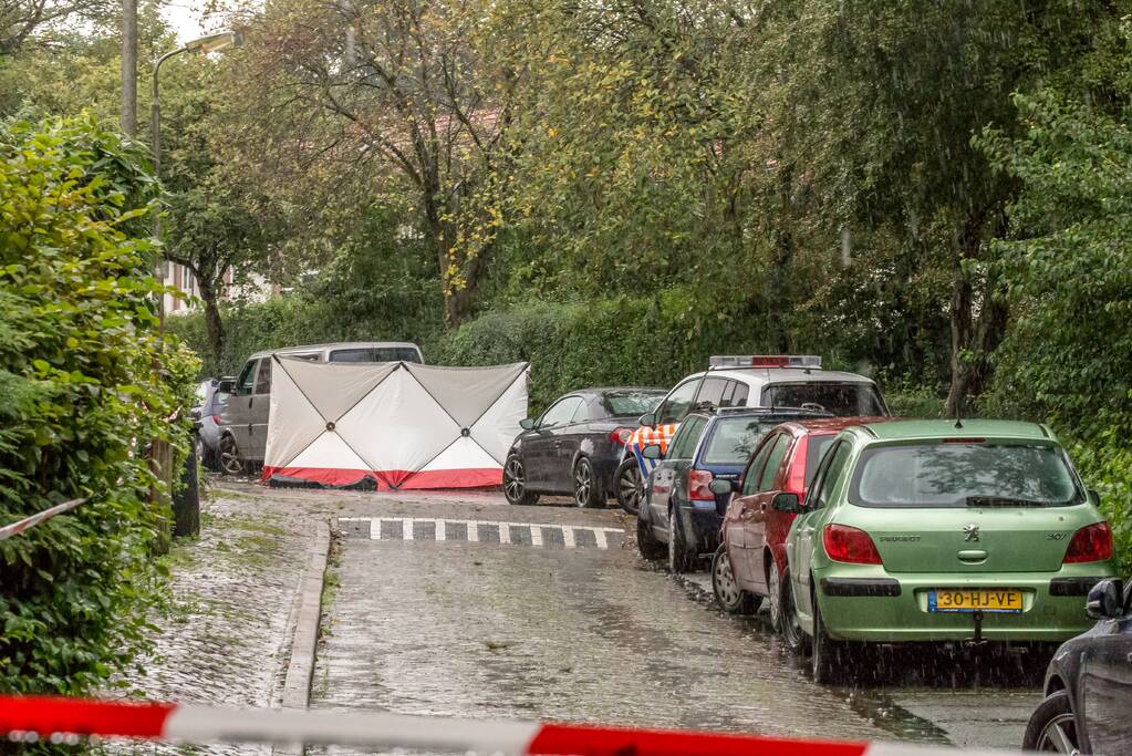 Overleden persoon aangetroffen in auto