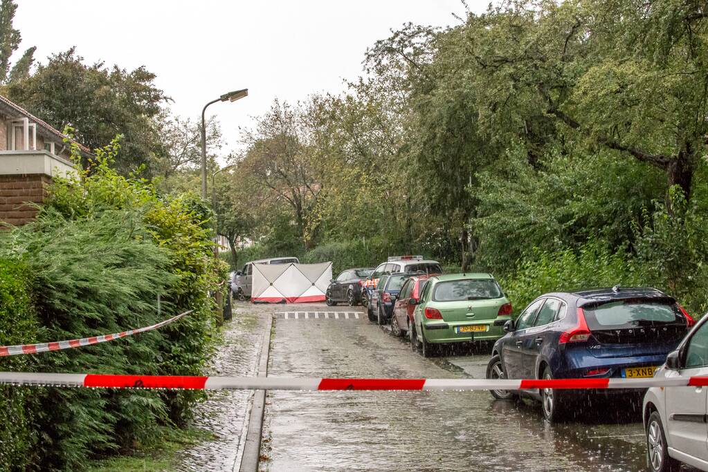 Overleden persoon aangetroffen in auto