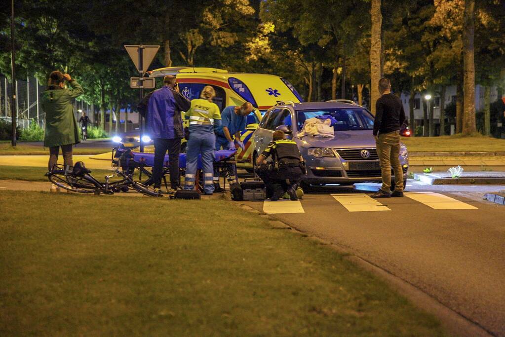 Fietser geschept op rotonde