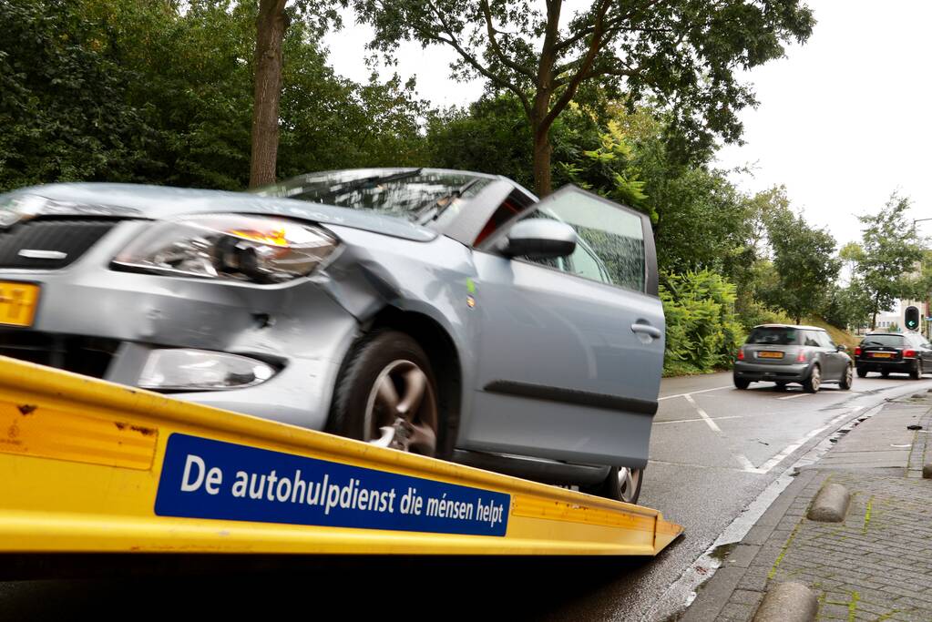 Flinke aanrijding na uitrijden parkeergarage