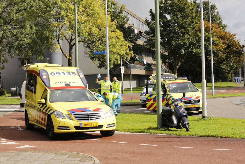 Scooterrijder gewond na botsing met auto