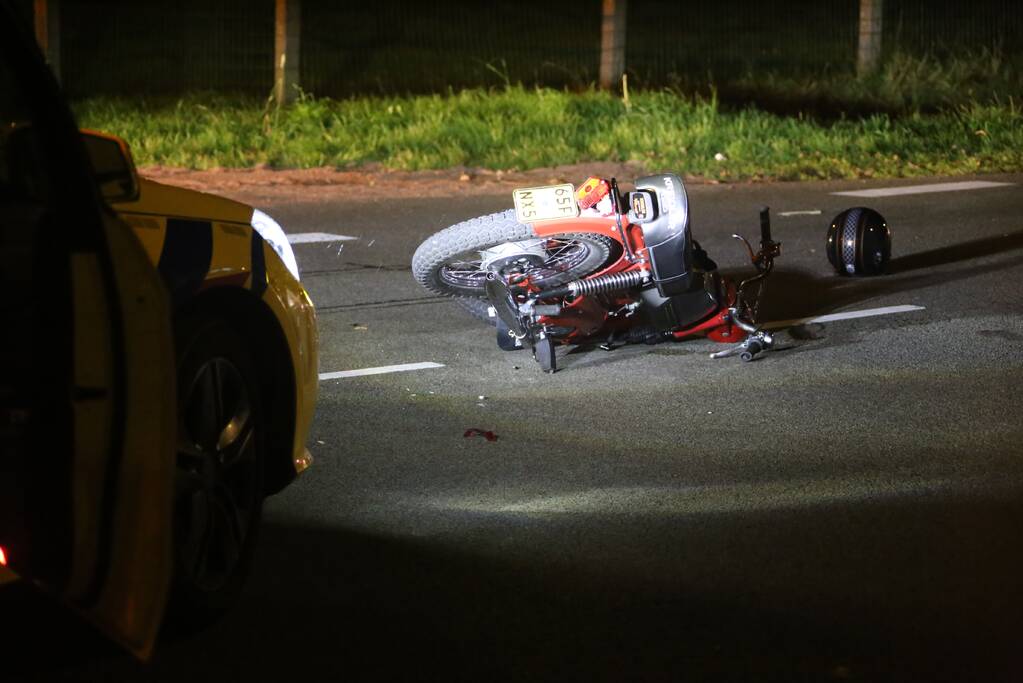 Brommerrijder gewond bij aanrijding