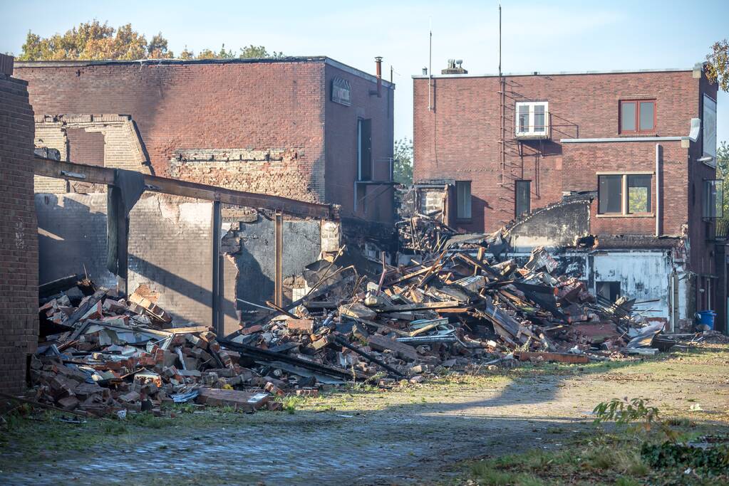 Zeer grote brand voormalige Noack-fabriek, the day after