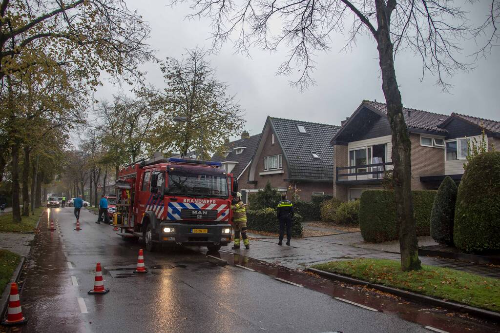 Schoorsteenbrand slaat over naar balkenlaag