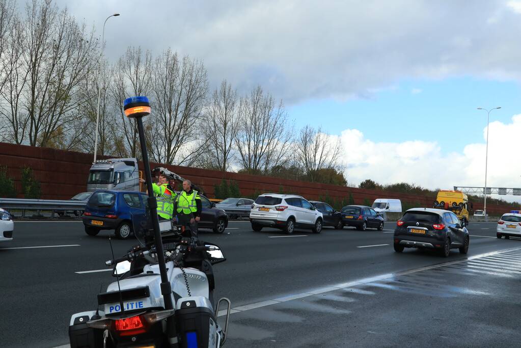 5 voertuigen botsen op elkaar op snelweg