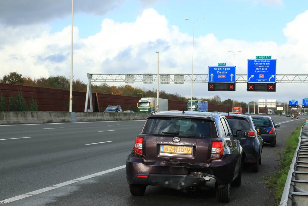 5 voertuigen botsen op elkaar op snelweg