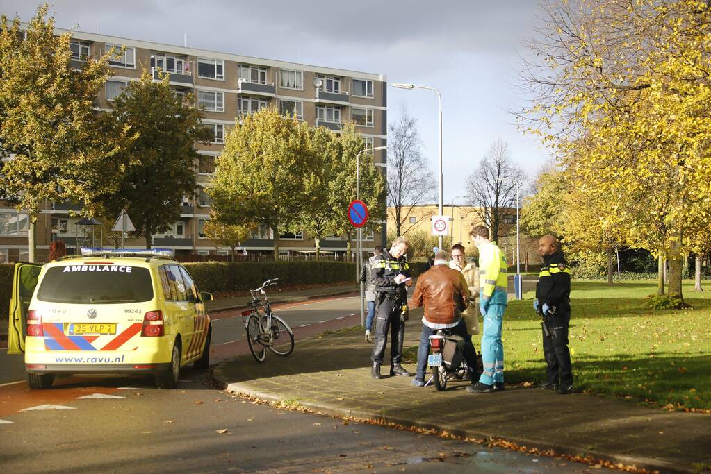 Snorfietser gewond na botsing met jonge fietsster