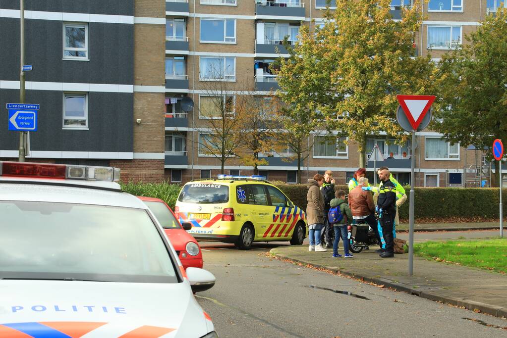 Snorfietser gewond na botsing met jonge fietsster