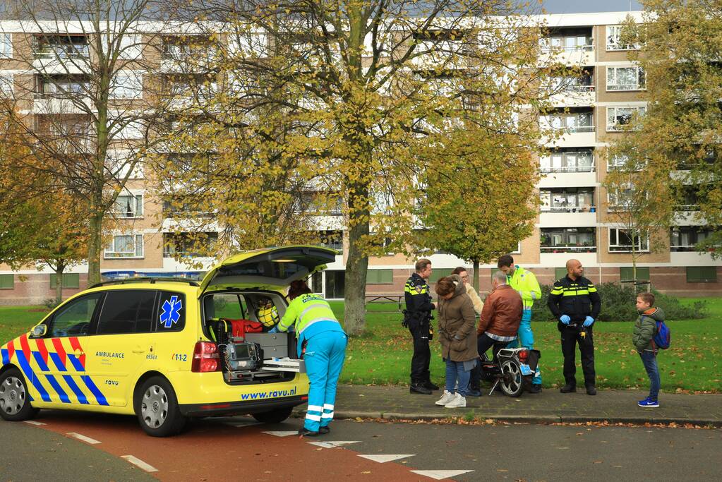 Snorfietser gewond na botsing met jonge fietsster