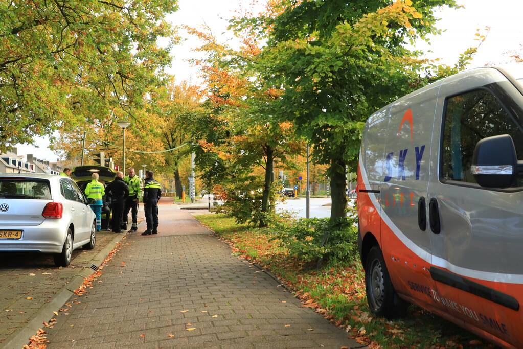 Scooterrijder gewond na botsing met bestelbus