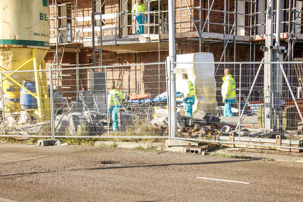 Bouwvakker raakt ernstig gewond