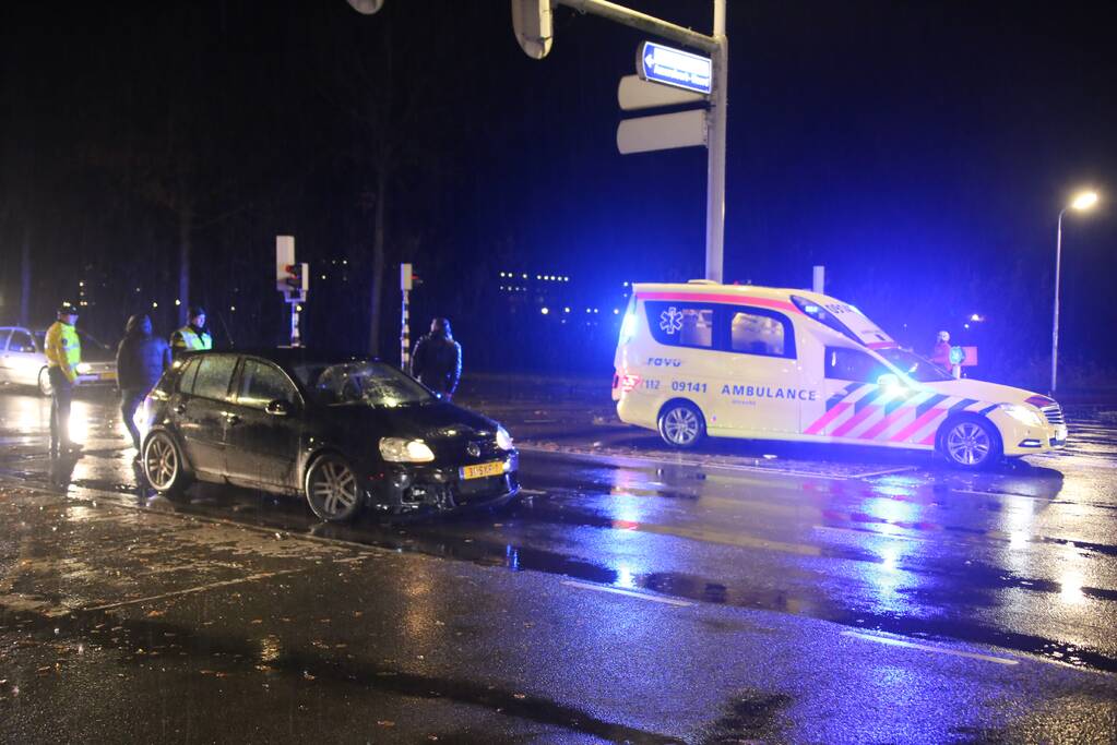 Maaltijdbezorger gewond na botsing met auto