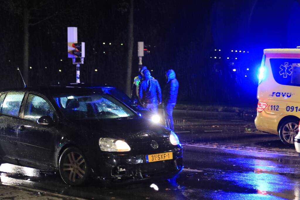 Maaltijdbezorger gewond na botsing met auto