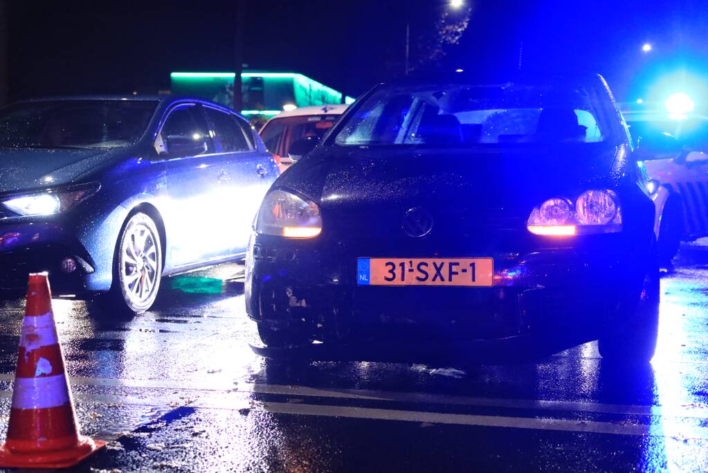 Maaltijdbezorger gewond na botsing met auto