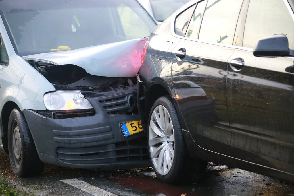 Flinke schade na kop-staartbotsing