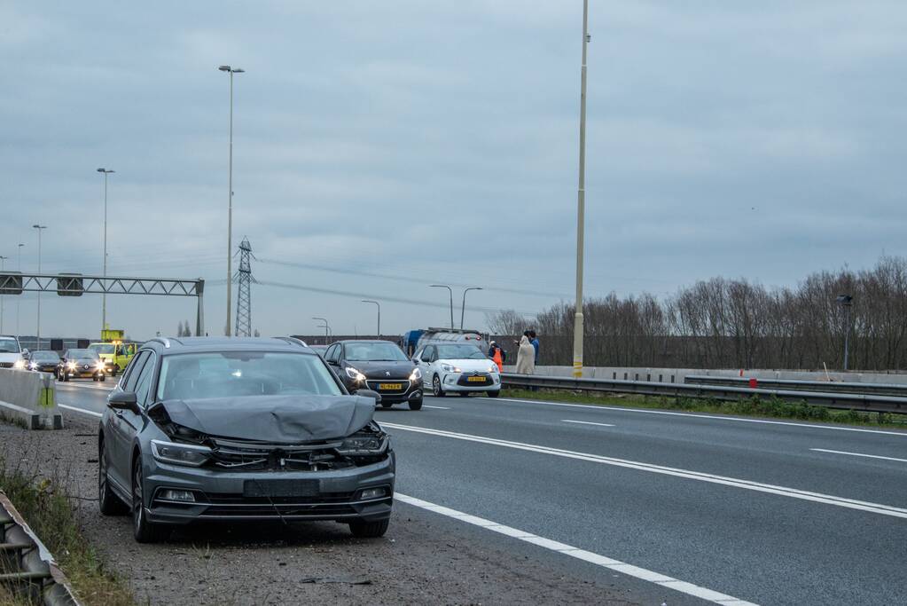 Drie voertuigen beschadigd bij kop-staartbotsing