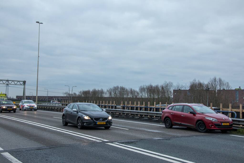 Drie voertuigen beschadigd bij kop-staartbotsing