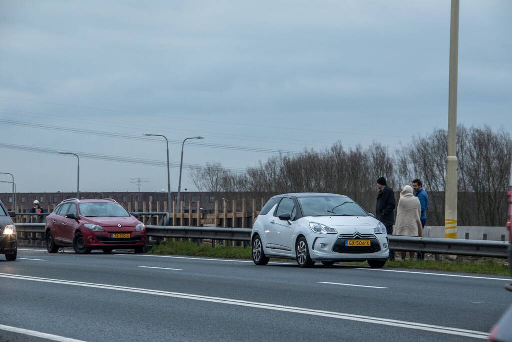 Drie voertuigen beschadigd bij kop-staartbotsing